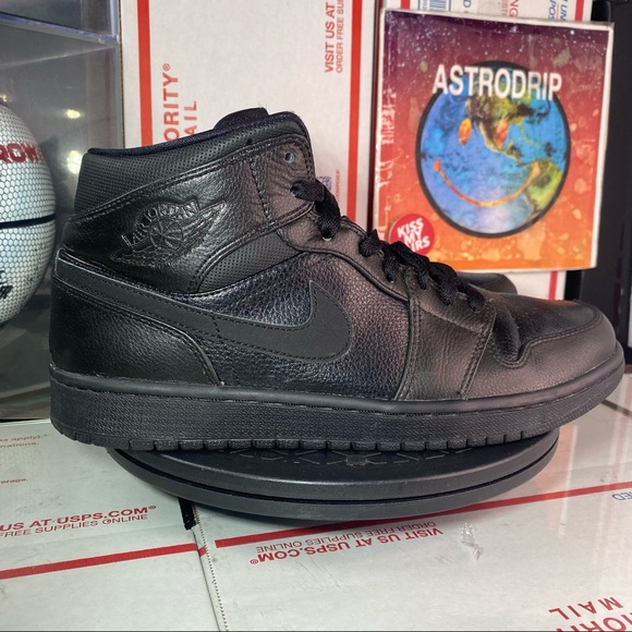 Jordan Other - 🔁 Air Jordan 1 Mid 'Black'